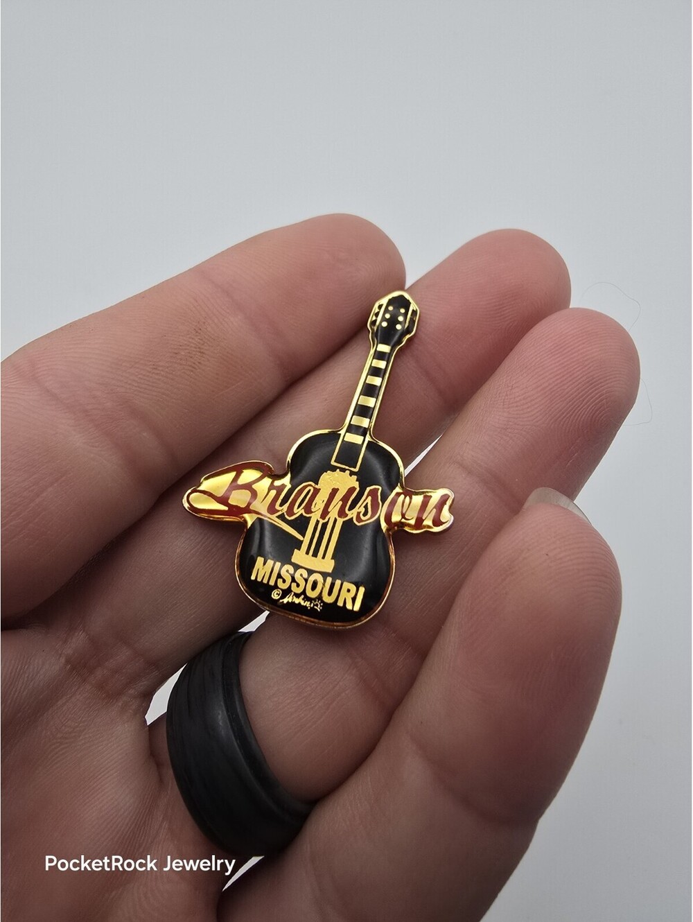Branson Missouri Guitar Lapel Pin Black Red Gold Tone Enamel Souvenir Travel